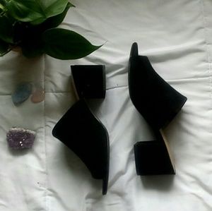 Open toe heeled mules